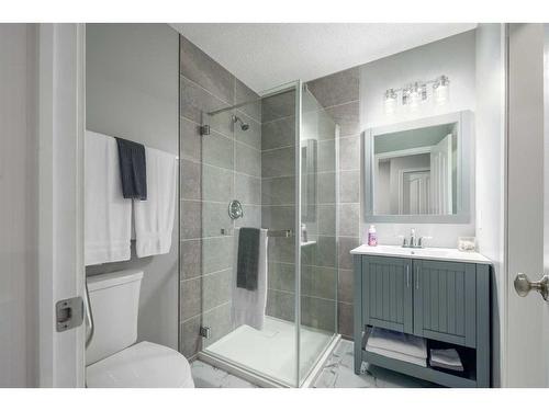 22 Mt Douglas Villas Se, Calgary, AB - Indoor Photo Showing Bathroom