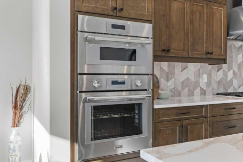 137 Silvertip Ridge, Canmore, AB - Indoor Photo Showing Kitchen