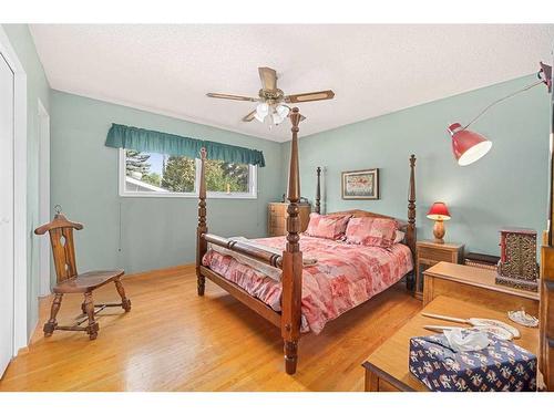 560 Willacy Drive Se, Calgary, AB - Indoor Photo Showing Bedroom