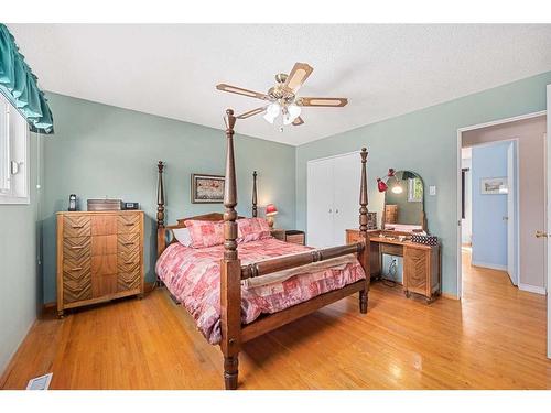 560 Willacy Drive Se, Calgary, AB - Indoor Photo Showing Bedroom