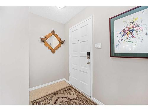 560 Willacy Drive Se, Calgary, AB - Indoor Photo Showing Other Room