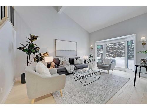 92 Deermeade Road Se, Calgary, AB - Indoor Photo Showing Living Room