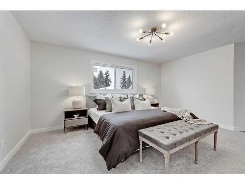 92 Deermeade Road Se, Calgary, AB - Indoor Photo Showing Bedroom