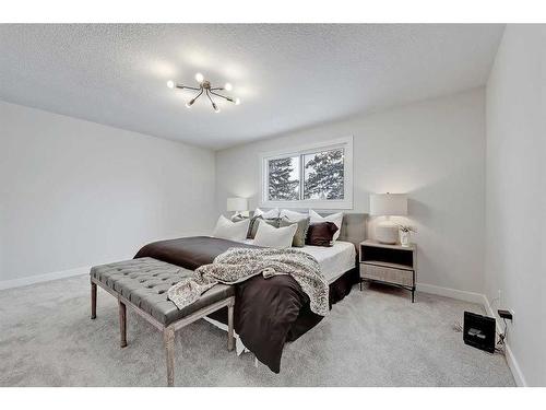 92 Deermeade Road Se, Calgary, AB - Indoor Photo Showing Bedroom