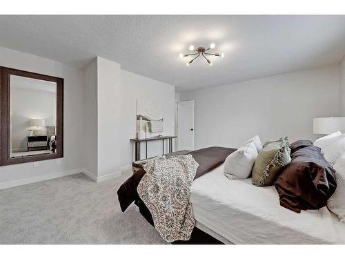 92 Deermeade Road Se, Calgary, AB - Indoor Photo Showing Bedroom