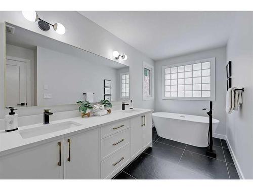 92 Deermeade Road Se, Calgary, AB - Indoor Photo Showing Bathroom