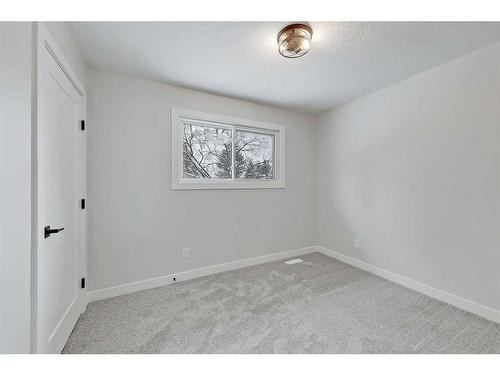 92 Deermeade Road Se, Calgary, AB - Indoor Photo Showing Other Room