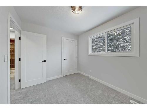 92 Deermeade Road Se, Calgary, AB - Indoor Photo Showing Other Room