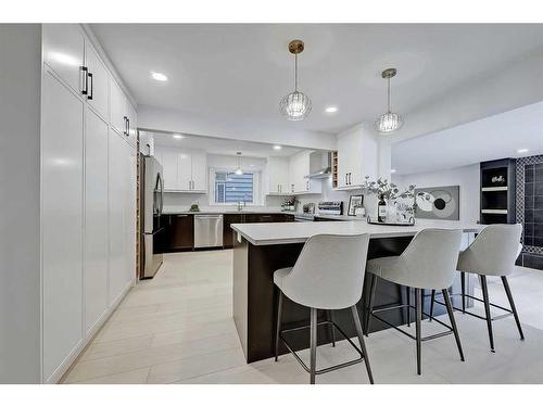 92 Deermeade Road Se, Calgary, AB - Indoor Photo Showing Dining Room