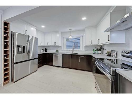 92 Deermeade Road Se, Calgary, AB - Indoor Photo Showing Kitchen With Upgraded Kitchen