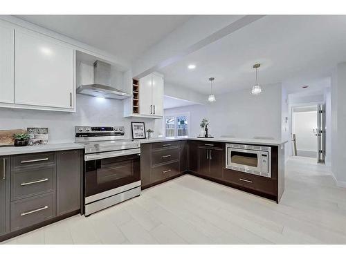 92 Deermeade Road Se, Calgary, AB - Indoor Photo Showing Kitchen With Upgraded Kitchen