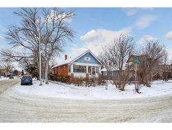 602 11 Avenue NE Calgary, AB T2E 0Z7