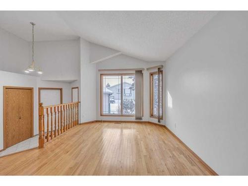 115 Harvest Oak Crescent Ne, Calgary, AB - Indoor Photo Showing Other Room