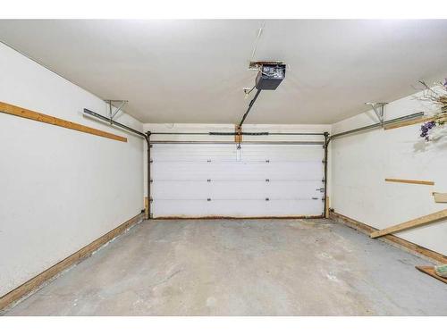 115 Harvest Oak Crescent Ne, Calgary, AB - Indoor Photo Showing Garage