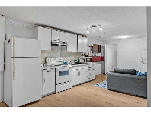 212 Coral Springs Circle Ne, Calgary, AB - Indoor Photo Showing Kitchen