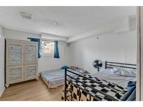 212 Coral Springs Circle Ne, Calgary, AB - Indoor Photo Showing Bedroom