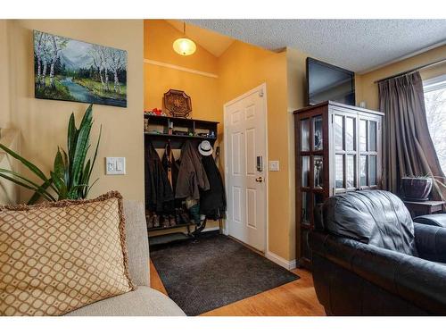 440 Strathcona Mews Sw, Calgary, AB - Indoor