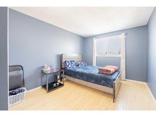 88 Abingdon Crescent Ne, Calgary, AB - Indoor Photo Showing Bedroom