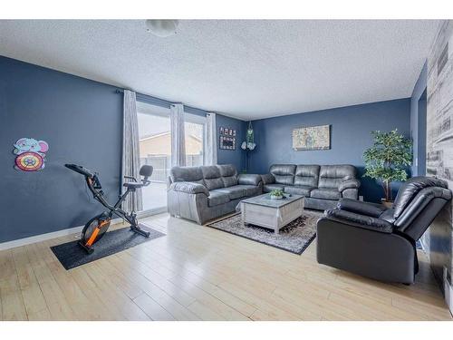 88 Abingdon Crescent Ne, Calgary, AB - Indoor Photo Showing Living Room