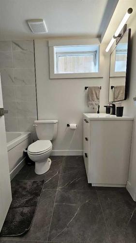 4703 26 Avenue Sw, Calgary, AB - Indoor Photo Showing Bathroom