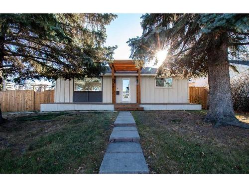 4703 26 Avenue Sw, Calgary, AB - Outdoor