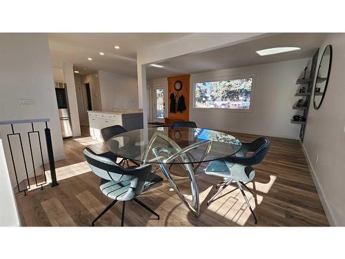 4703 26 Avenue Sw, Calgary, AB - Indoor Photo Showing Dining Room