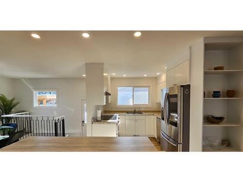 4703 26 Avenue Sw, Calgary, AB - Indoor Photo Showing Bathroom