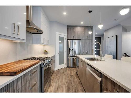 8105 47 Avenue Nw, Calgary, AB - Indoor Photo Showing Kitchen With Stainless Steel Kitchen With Upgraded Kitchen