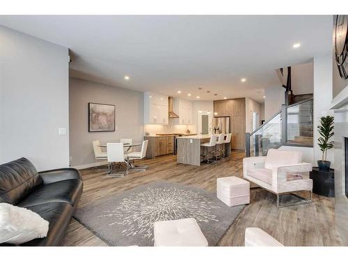 8105 47 Avenue Nw, Calgary, AB - Indoor Photo Showing Living Room