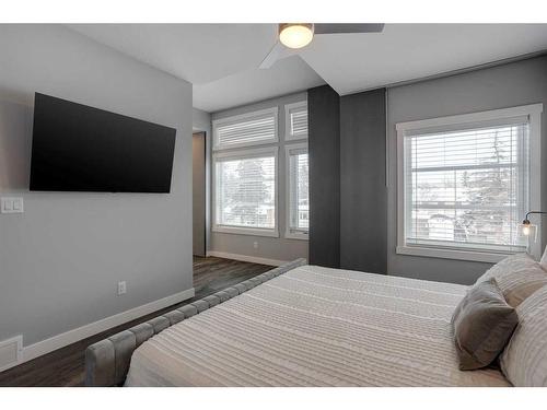 8105 47 Avenue Nw, Calgary, AB - Indoor Photo Showing Bedroom