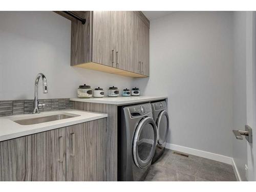 8105 47 Avenue Nw, Calgary, AB - Indoor Photo Showing Laundry Room