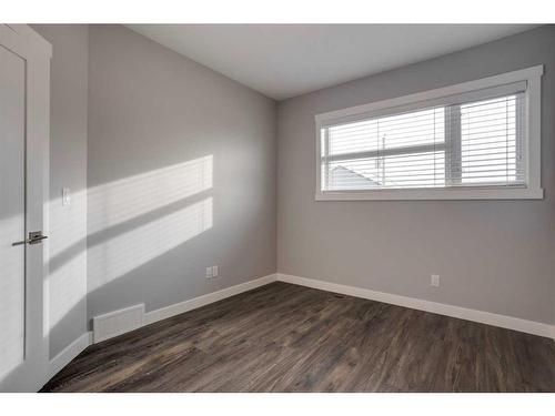 8105 47 Avenue Nw, Calgary, AB - Indoor Photo Showing Other Room