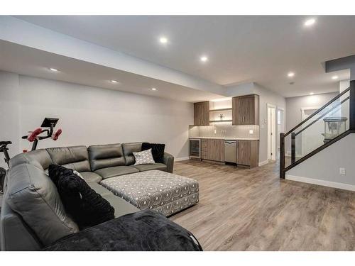 8105 47 Avenue Nw, Calgary, AB - Indoor