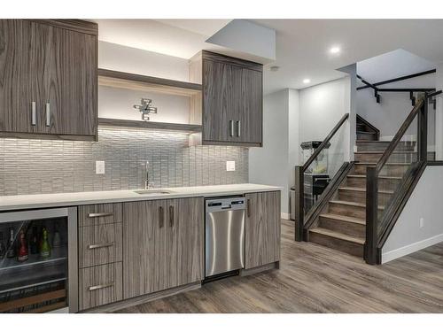 8105 47 Avenue Nw, Calgary, AB - Indoor Photo Showing Kitchen With Upgraded Kitchen