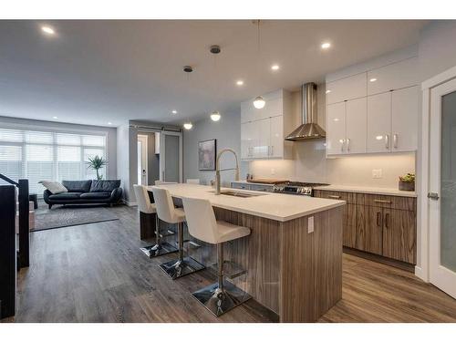 8105 47 Avenue Nw, Calgary, AB - Indoor Photo Showing Kitchen With Upgraded Kitchen