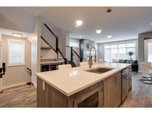 8105 47 Avenue Nw, Calgary, AB - Indoor Photo Showing Kitchen