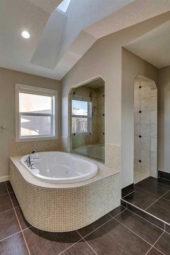 15 Aspen Stone Way Sw, Calgary, AB - Indoor Photo Showing Bathroom