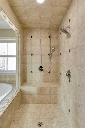 15 Aspen Stone Way Sw, Calgary, AB - Indoor Photo Showing Bathroom