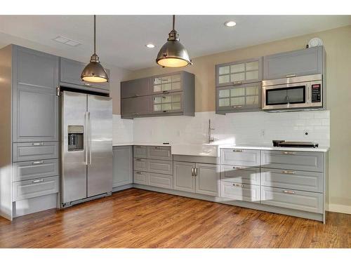 15 Aspen Stone Way Sw, Calgary, AB - Indoor Photo Showing Kitchen