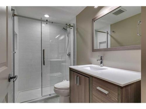 15 Aspen Stone Way Sw, Calgary, AB - Indoor Photo Showing Bathroom