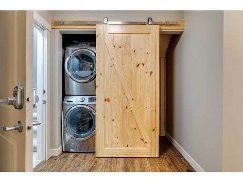 15 Aspen Stone Way Sw, Calgary, AB - Indoor Photo Showing Laundry Room