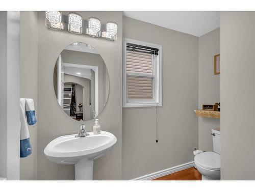 137 Saddlecrest Green Ne, Calgary, AB - Indoor Photo Showing Bathroom