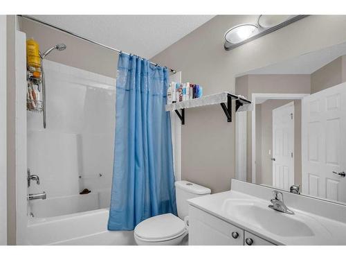 137 Saddlecrest Green Ne, Calgary, AB - Indoor Photo Showing Bathroom