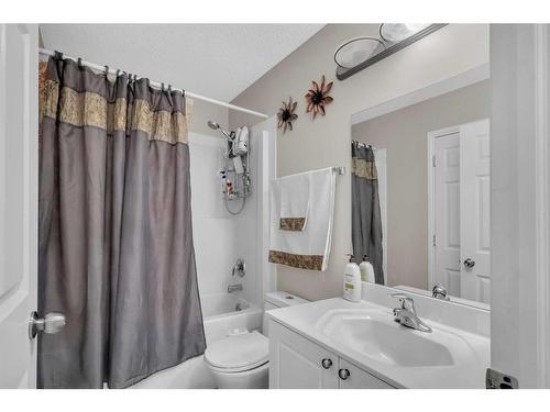 137 Saddlecrest Green Ne, Calgary, AB - Indoor Photo Showing Bathroom