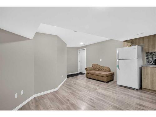 137 Saddlecrest Green Ne, Calgary, AB - Indoor Photo Showing Kitchen