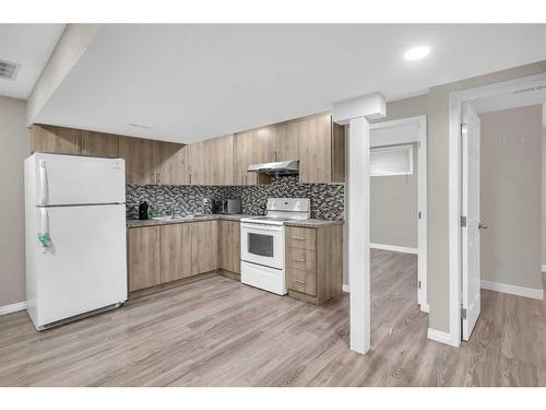 137 Saddlecrest Green Ne, Calgary, AB - Indoor Photo Showing Kitchen