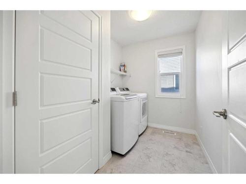 72 Evansglen Park Nw, Calgary, AB - Indoor Photo Showing Laundry Room