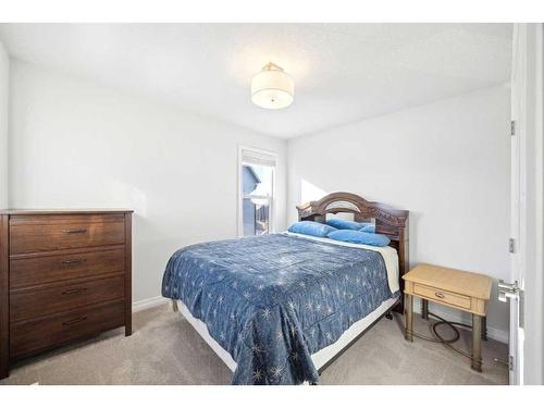 72 Evansglen Park Nw, Calgary, AB - Indoor Photo Showing Bedroom