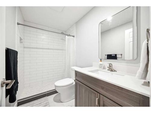 72 Evansglen Park Nw, Calgary, AB - Indoor Photo Showing Bathroom