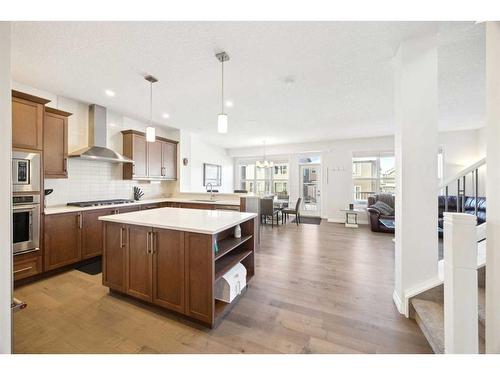 72 Evansglen Park Nw, Calgary, AB - Indoor Photo Showing Kitchen With Upgraded Kitchen